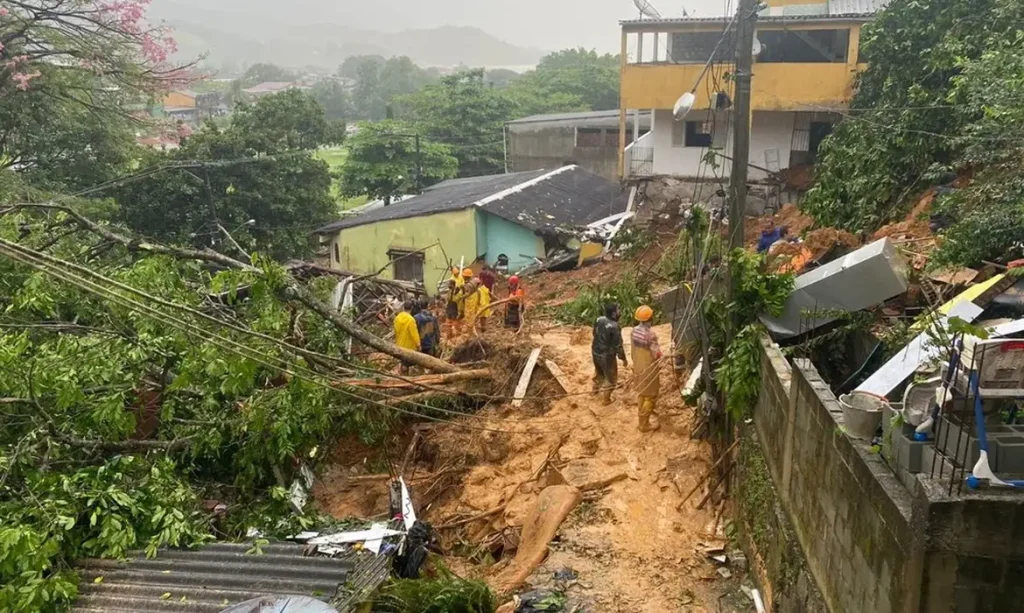 Couto sanciona lei que destina quase R$ 30 milhões da Alerj a 17 municípios afetados pelas chuvas