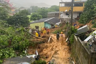 Couto sanciona lei que destina quase R$ 30 milhões da Alerj a 17 municípios afetados pelas chuvas