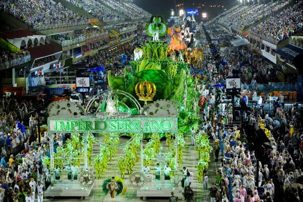 Desfile da Império Serrano, escola que pode desfilar pelo Grupo Especial em 2026