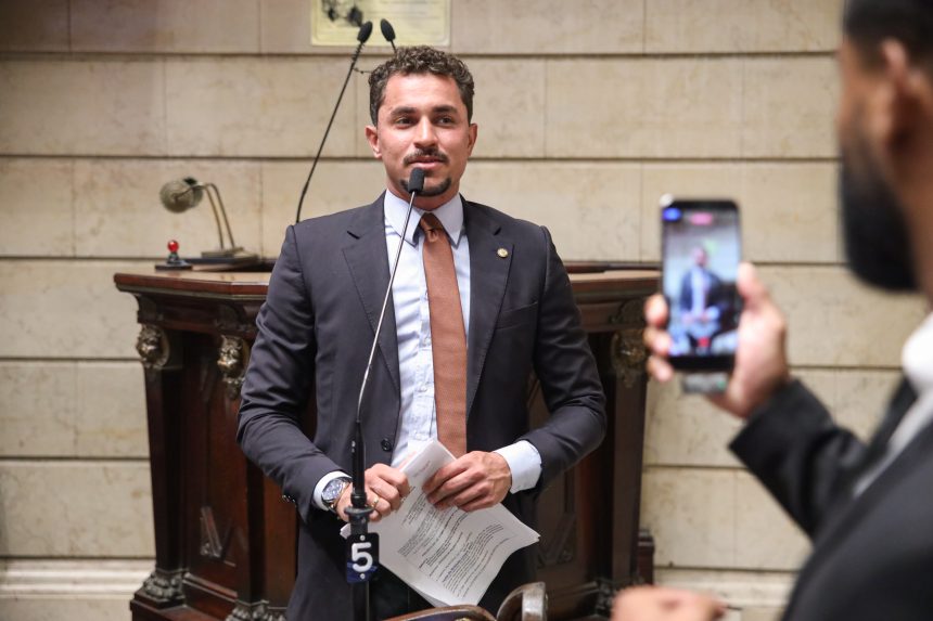 Justiça do Rio mantém soltura do vereador Salvino Oliveira (PSD) e derruba medidas cautelares