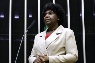 Diretório do PT confirma apoio a Paes ao governo do estado e lança Benedita ao Senado, com Felipe Pires como primeiro suplente