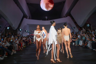 A Rio Fashion Week 2026, em seu quinto e último dia, destacou a autonomia de quem olha para trás sem perder o futuro de vista