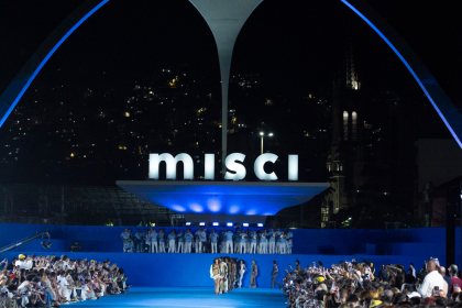 Quarto dia do RioFW acelera, desacelera e reforça que a moda sabe acompanhar o compasso da vida