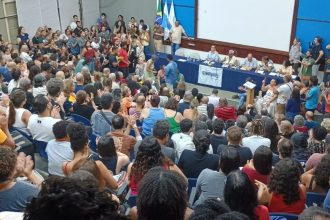 Assembleia do Sintuperj, sindicato de servidores técnicos da Uerj