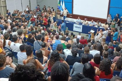 Assembleia do Sintuperj, sindicato de servidores técnicos da Uerj