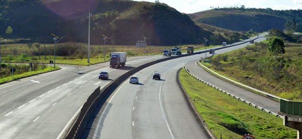 Trecho da BR-040, entre Rio de Janeiro e Minas Gerais, onde o aumento da tarifa de pedágio foi alvo de ação rejeitada pelo STF.