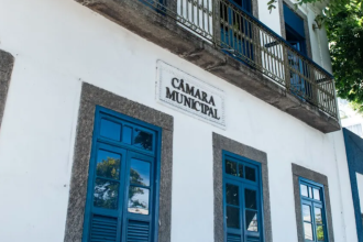 Câmara Municipal de Cabo Frio; que aprovou mudanças na taxa de lixo