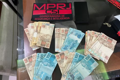 Dinheiro em espécie apreendido na casa de agentes da Polícia Militar investigados pelo MPRJ