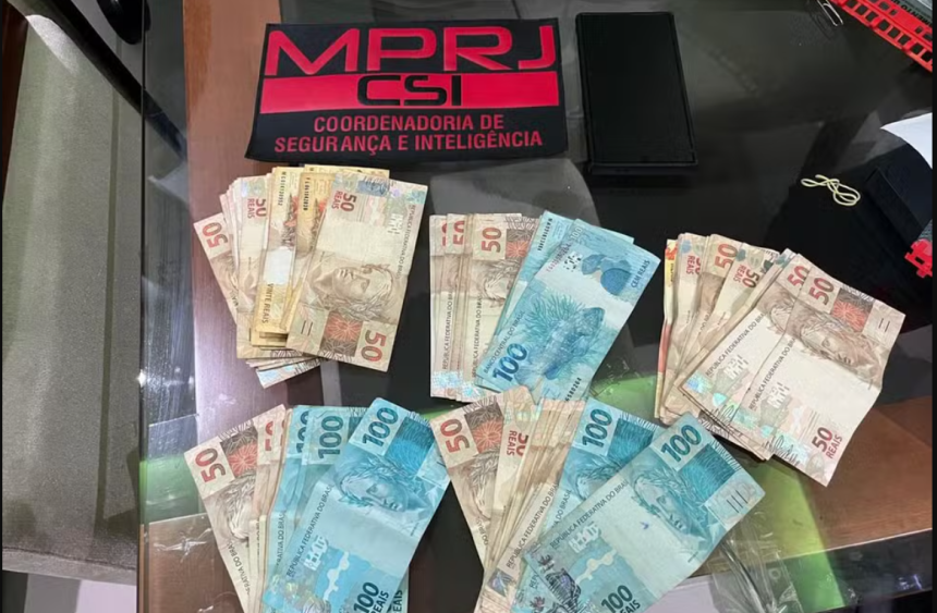 Dinheiro em espécie apreendido na casa de agentes da Polícia Militar investigados pelo MPRJ