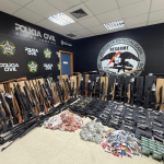 Arsenal de armas apreendido pela Desarme em São Gonçalo
