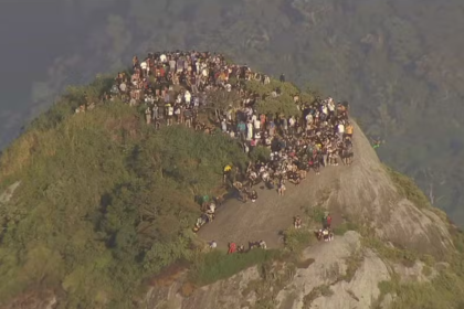 turistas "ilhados" no Morro Dois Irmãos após subirem pela trilha do Vidigal
