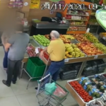 Agente da Vigilância Sanitária extorquindo responsáveis por loja no Rio