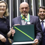 Da esquerda para a direita: deputada Maria do Rosário, Ronaldo Damião e deputado Dr. Luizinho