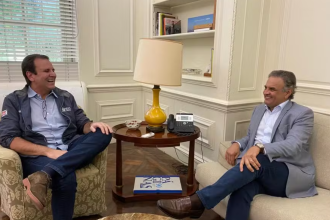 Aécio Neves vem ao Rio para oficializar apoio do PSDB a Eduardo Paes