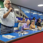 PDT tenta emplacar Miro Teixeira, ex-deputado constituinte, na chapa de Paes para o Senado