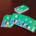 Cartões da Tarifa Solidária, que garante desconto de 70% na passagem de ônibus em Saquarema e já soma 11 milhões de viagens desde 2021.