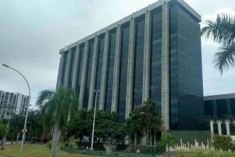 Fachada do Centro Administrativo Municipal São Sebastião, sede da Prefeitura do Rio