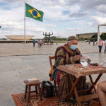Imagem gerada por IA de um vidente no meio da Praça dos Três poderes usando máscara de proteção
