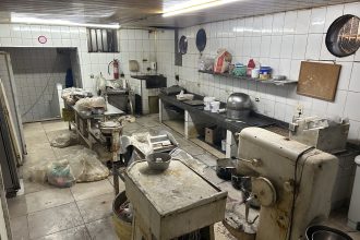 Prefeitura interdita padaria na Rua Cardoso de Morais, em Bonsucesso