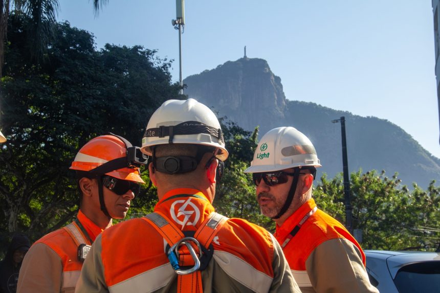 Técnicos da Light no Rio