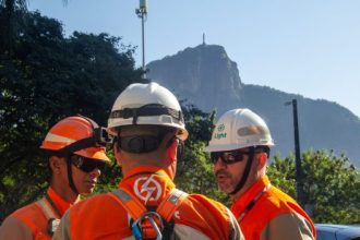 Técnicos da Light no Rio