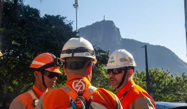 Técnicos da Light no Rio