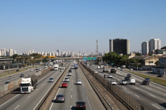 Via Dutra, na altura de Nova Iguaçu; trecho que está na mira do MPRJ