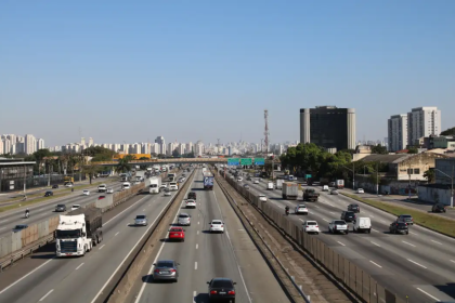 Via Dutra, na altura de Nova Iguaçu; trecho que está na mira do MPRJ