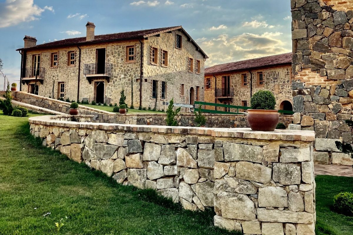 Região Serrana vive 'boom' imobiliário com condomínios de alto luxo integrados à natureza 64 WhatsApp Image 2026 04 01 at 12.10.25 1 edited