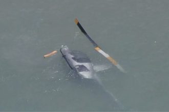 Helicóptero caiu na Praia da Barra da Tijuca
