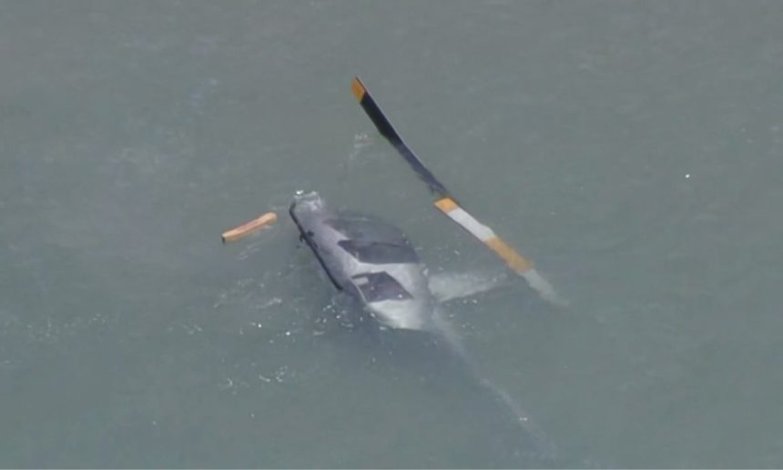 Helicóptero caiu na Praia da Barra da Tijuca