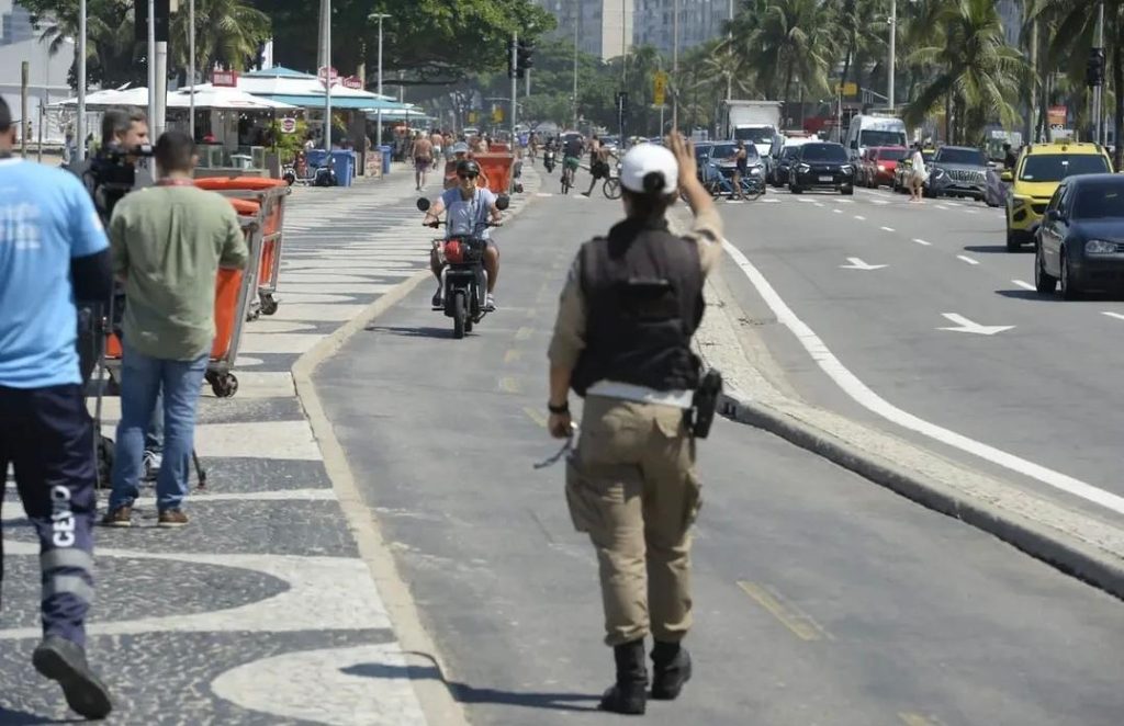 Seop inicia fiscalização de ciclomotores em ciclovias do Rio; novas regras determinam que os veículos só podem circular nas ruas e com habilitação 62 WhatsApp Image 2026 04 06 at 16.18.37