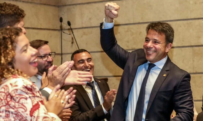 Carlo Caiado (PSD) comemorando a eleição para presidente da Câmara do Rio