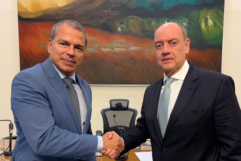 Estreia na política: Ricardo Couto recebe 14 prefeitos dos municípios produtores de petróleo em reunião sobre os royalties 62 WhatsApp Image 2026 04 07 at 21.57.02