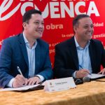 Rodrigo Neves, presidente da rede Mercocidades, assinando acordo