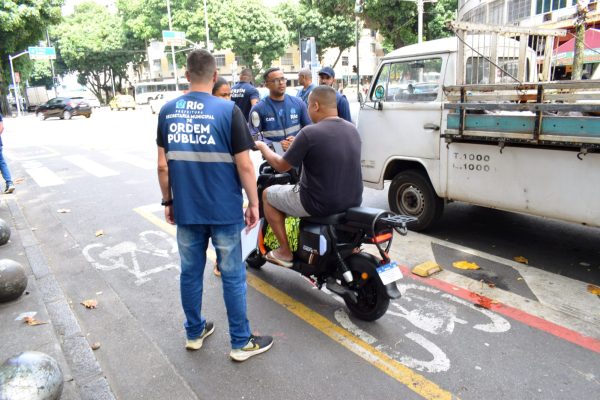 Terceiro dia após o decreto da Prefeitura do Rio tem fiscalização em ciclovias do bairro da Tijuca, na Zona Norte