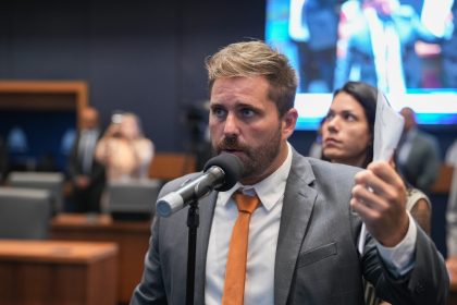Deputado Thiago Gagliasso une direita e esquerda com projeto contra violência obstétrica