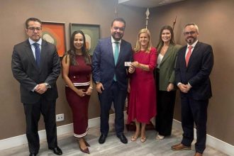 Cláudio Castro é recebido pela cúpula da OAB-RJ