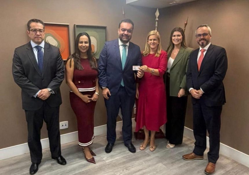 Cláudio Castro é recebido pela cúpula da OAB-RJ