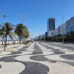 O famoso calçadão de Copacabana