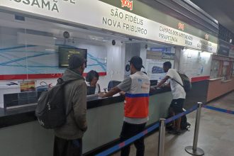 A iniciativa garante o retorno seguro às cidades de origem e a reconstrução de vínculos familiares.