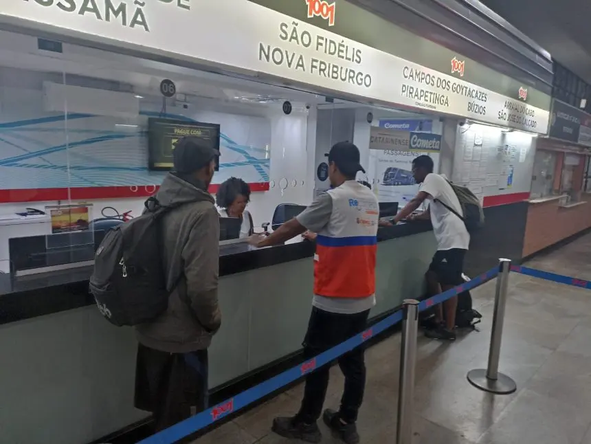 A iniciativa garante o retorno seguro às cidades de origem e a reconstrução de vínculos familiares.