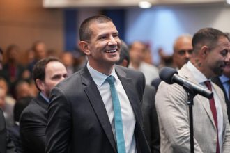 Douglas Ruas (PL) é eleito novo presidente da Alerj; placar foi de X a X