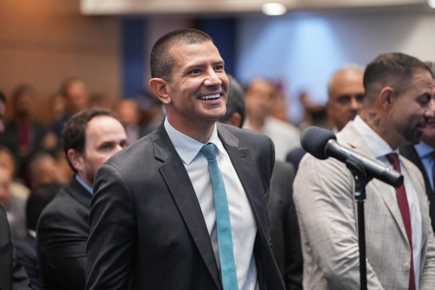 Douglas Ruas (PL) é eleito novo presidente da Alerj; placar foi de X a X