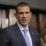 Douglas Ruas durante coletiva