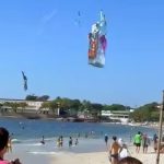 Balão cai na Praia de Copacabana