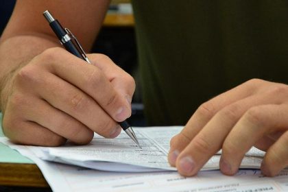 A maioria esmagadora dos servidores foi admitida por concurso público, estranhos aos quadros nos cargos comissionados são minoria