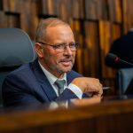 Projeto para proibir escolas de impedirem matrículas de alunos que usam fraldas avança na Alerj