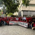 Bombeiros temporários protestam em frente à Alerj por efetivação: 'O risco é permanente'