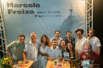 Marcelo Freixo em lançamento de livro autobiográfico
